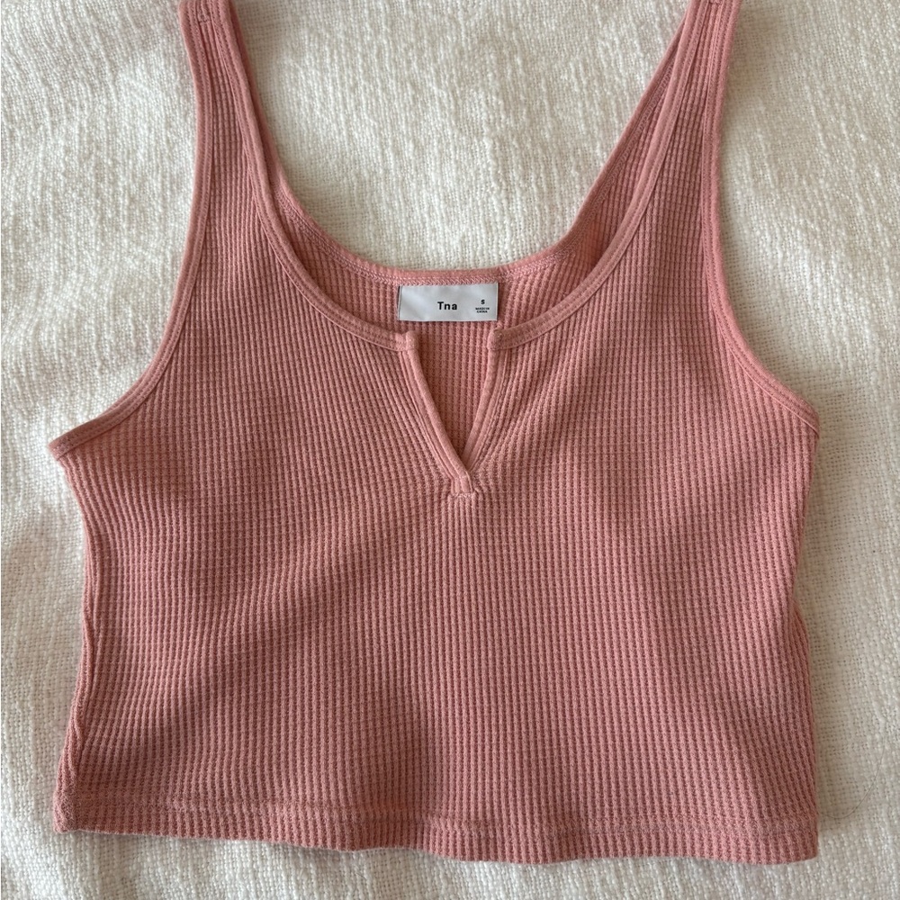 Aritzia TNA Ribbed V-Notch Crop Tank in Dusty Rose